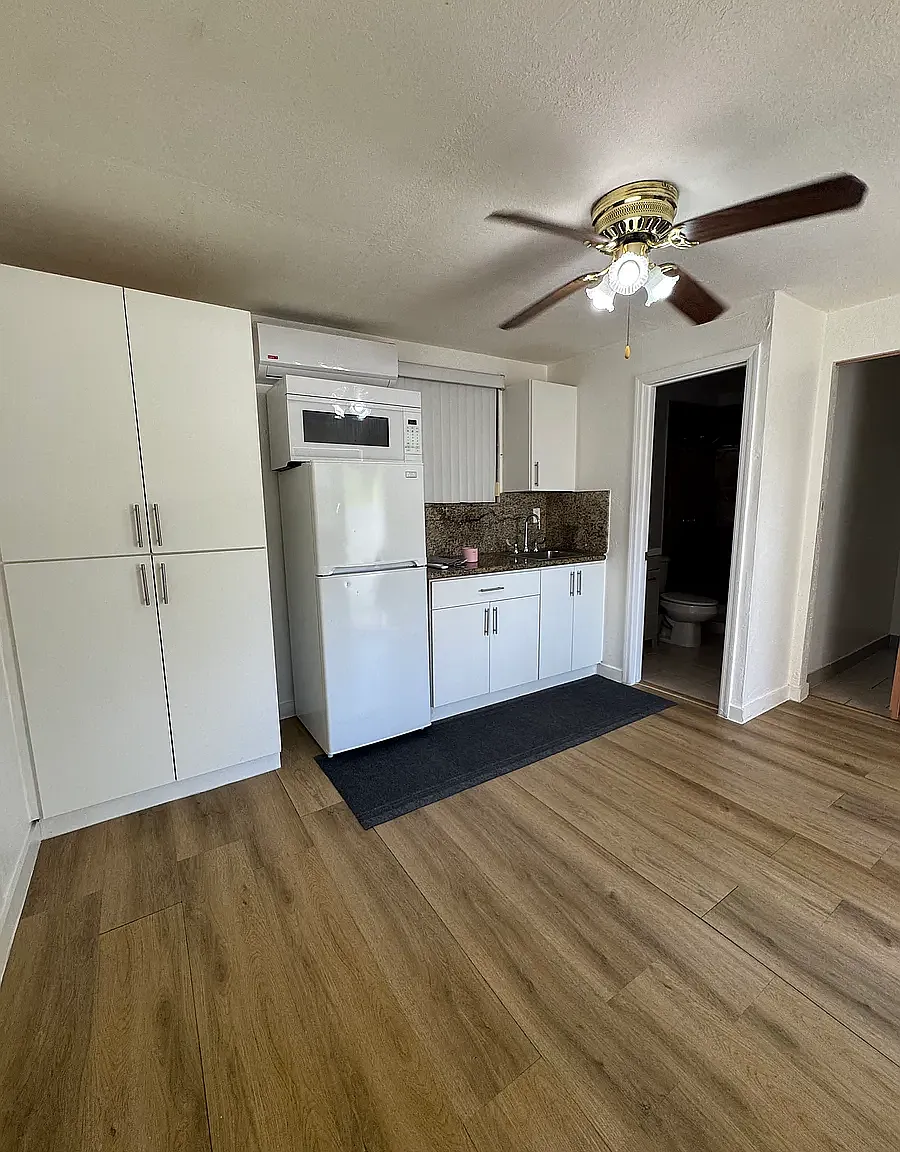 Studio, 400 sqft, $1,300 — Photo 1