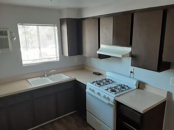 5th image of 17071 Chatsworth St #S1