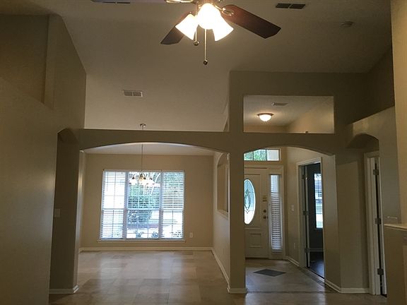 4th image of 268 W Silverthorn Ln