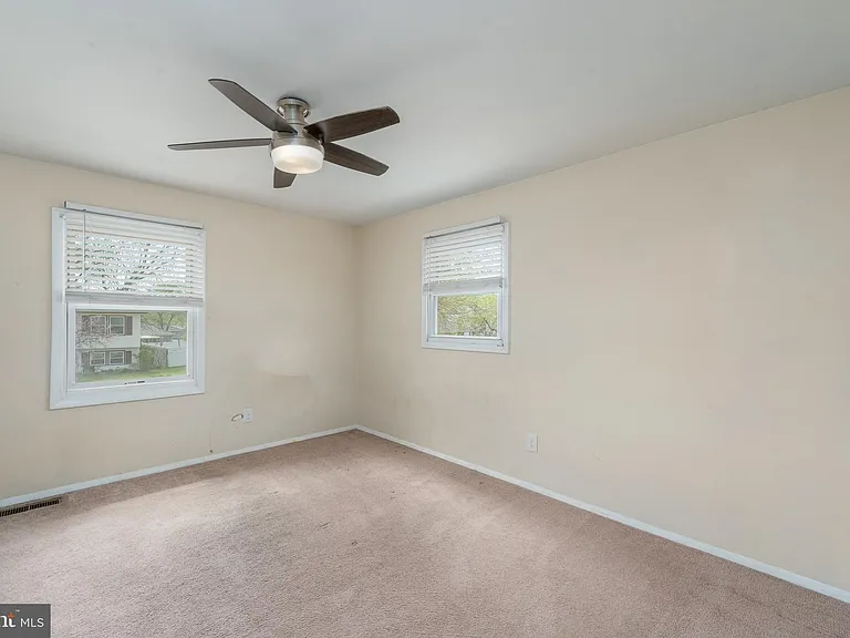 1908 Champlain Dr — Photo 22