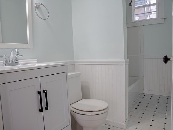4th image of 713 W 26th St Floor 1