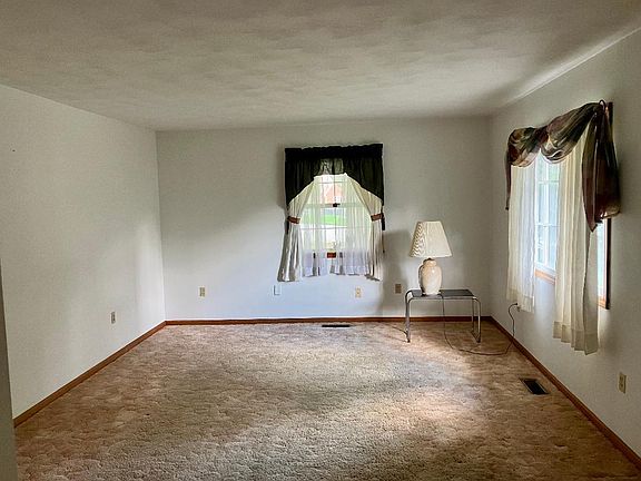 4th image of 1327 Long St