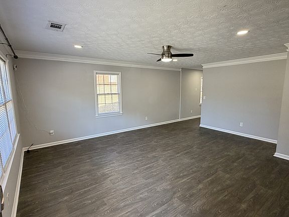 3rd image of 3461A Southgate Trl