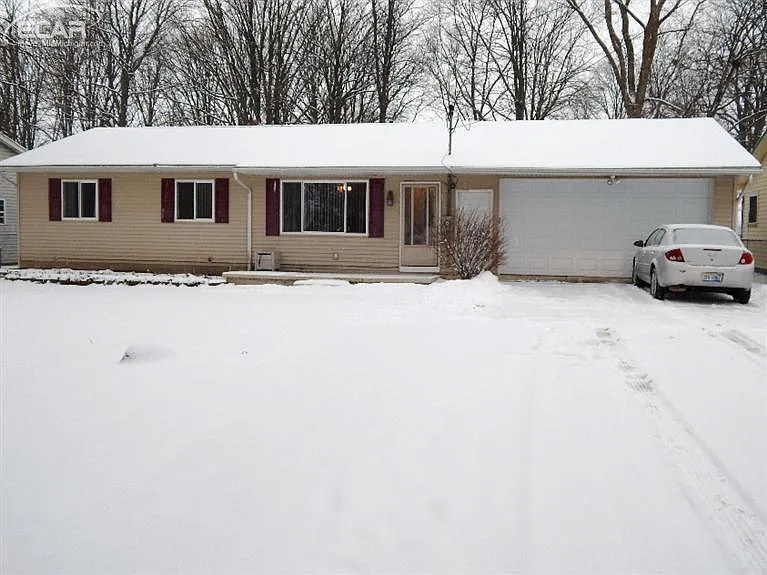 2490 Oakridge Dr photo 1