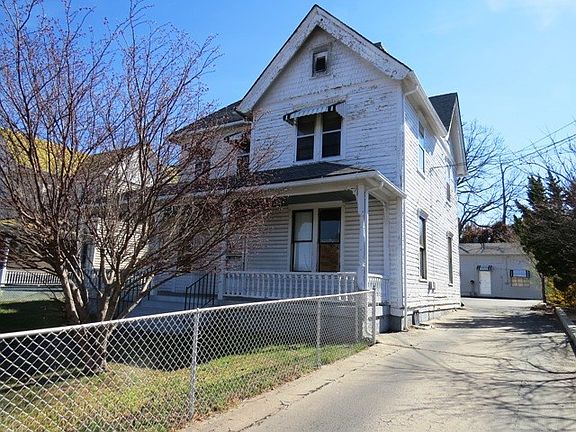 2nd image of 205 Broad St