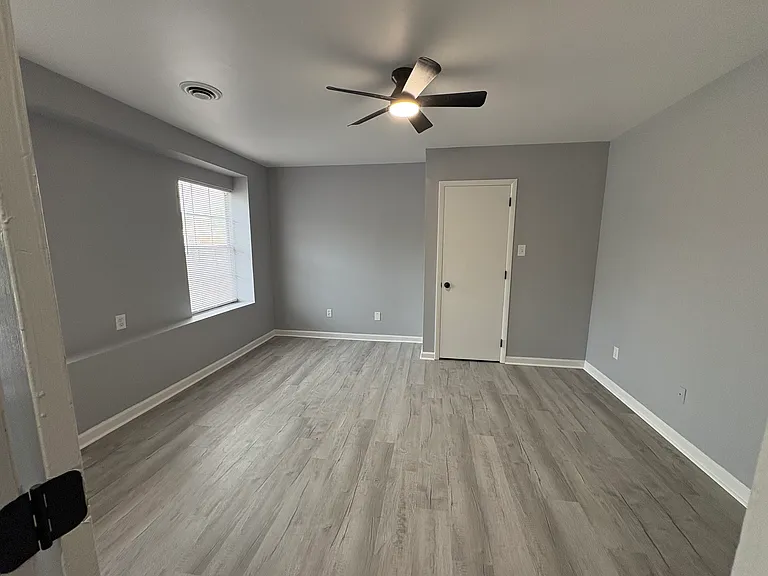 7004 Warwick Blvd — Photo 7