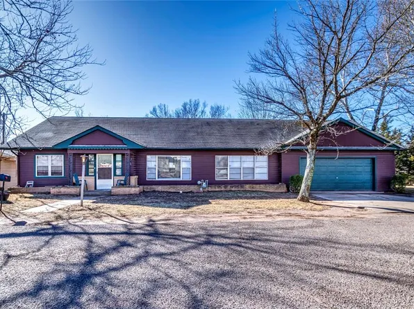215 E 4th St, Chandler, OK 74834