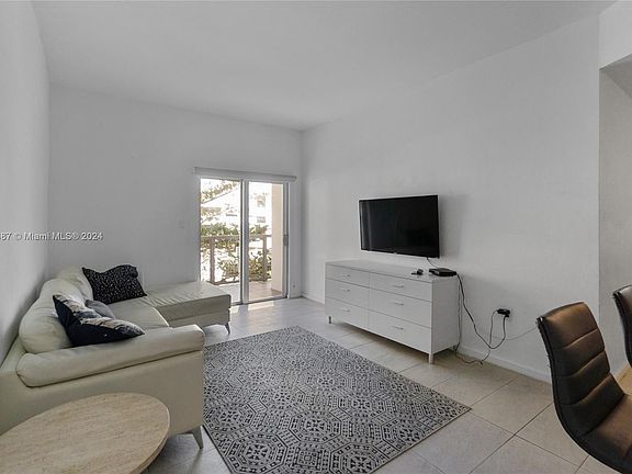 2nd image of 481 NE 29th St #402