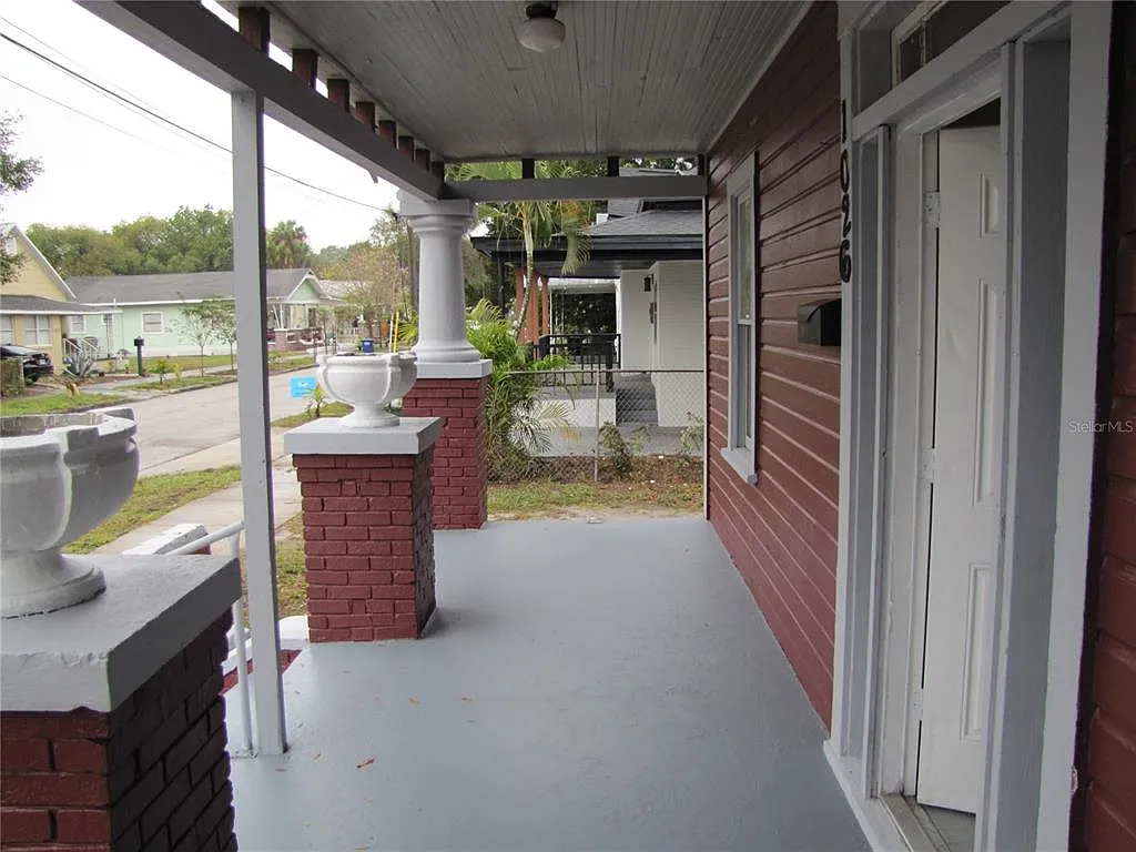 3 bed, 1.0 bath, 1197 sqft, $1,750 — Photo 3