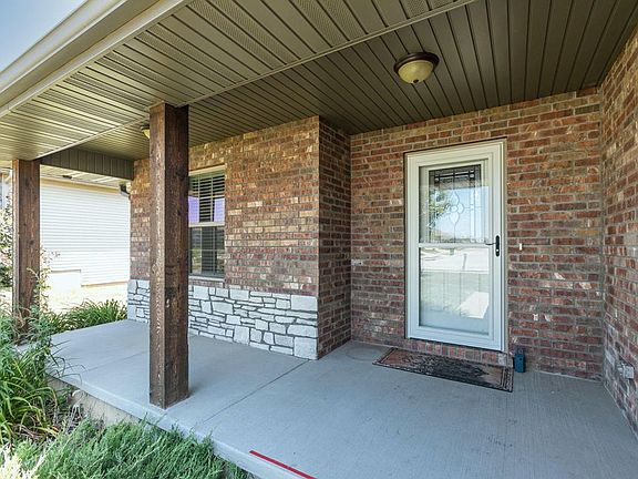 2nd image of 2008 S Thomas Dr