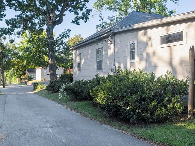 423 Money Tree Ln — Photo 28
