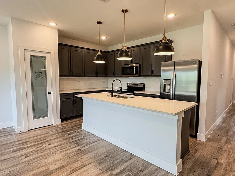 3105 Spencer St — Photo 8