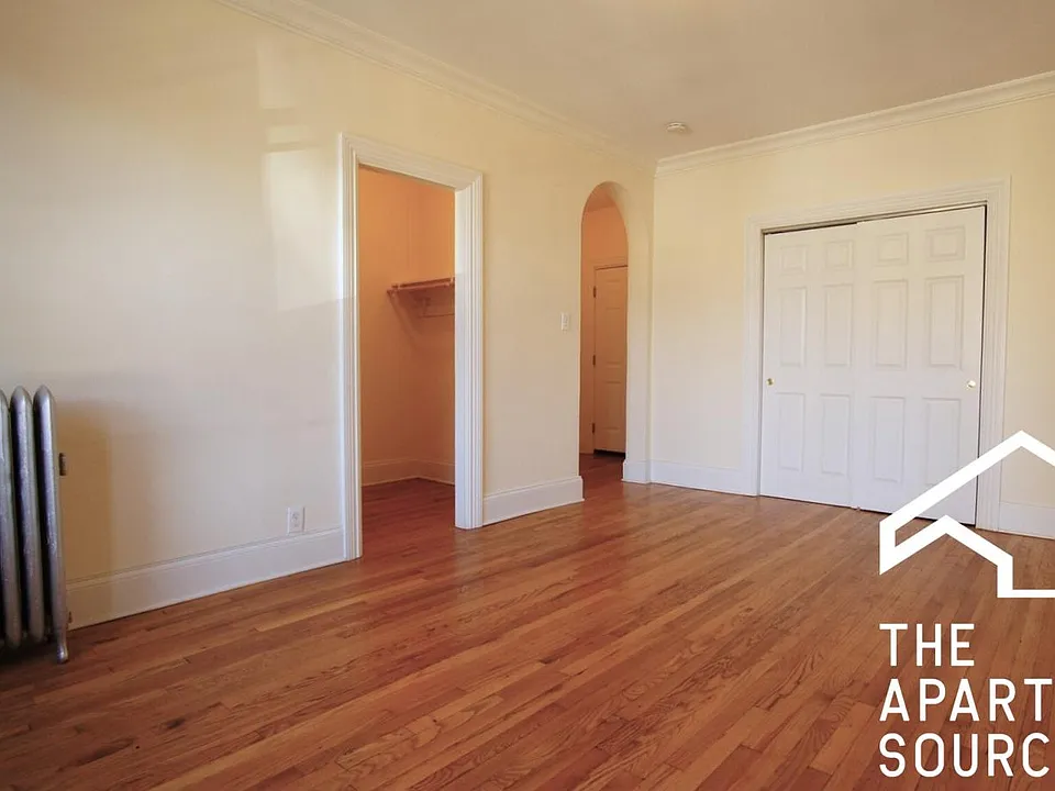2704 N Sawyer Ave #210