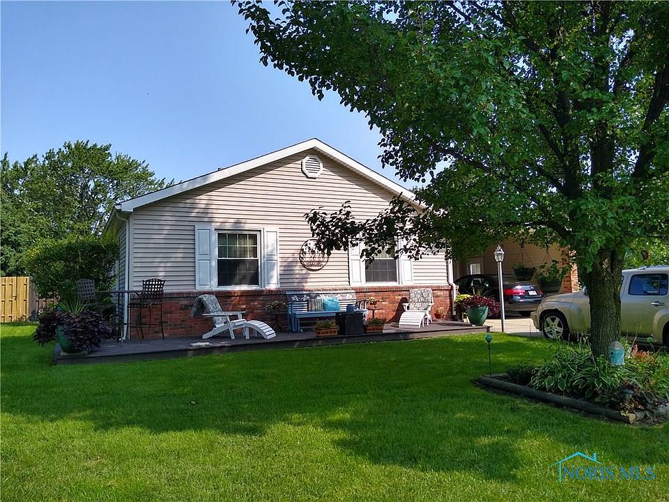 1st image of 828 Standish Dr