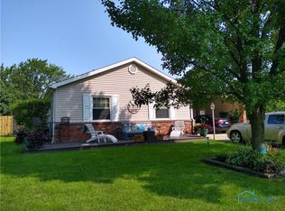 828 Standish Dr, Bowling Green, OH 43402
