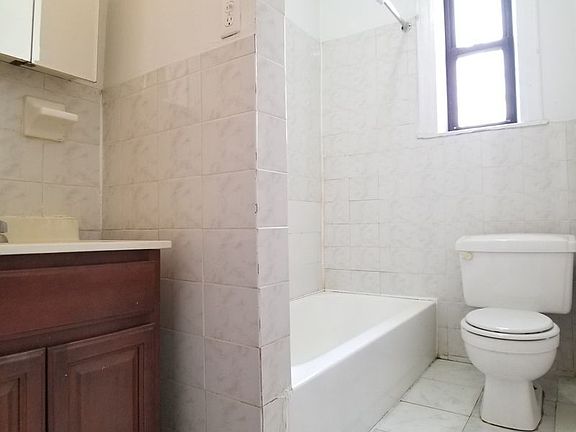 4th image of 2100 Westbury Ct APT 5F