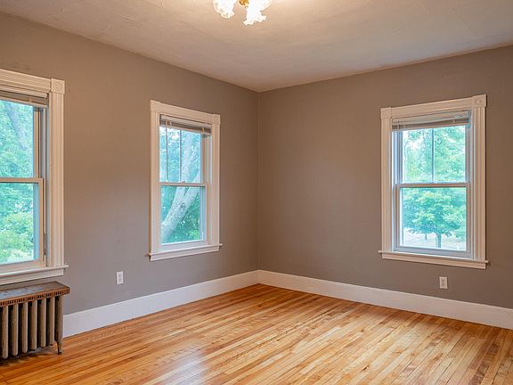 4th image of 24 Rowe Avenue