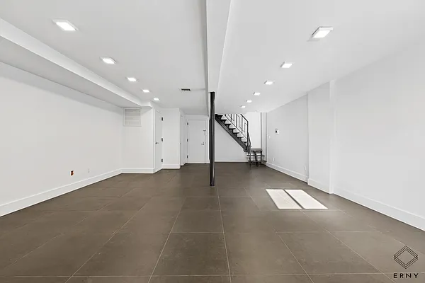 Rented by ERNY LLC | media 30