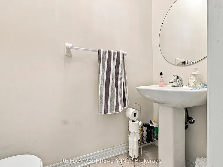 35 Sky Harbour Dr — Photo 15