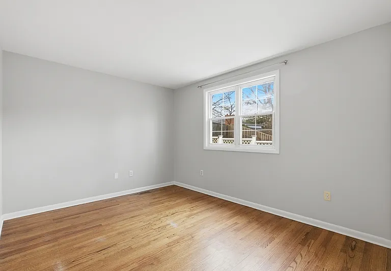 752 Ticonderoga Ave — Photo 14