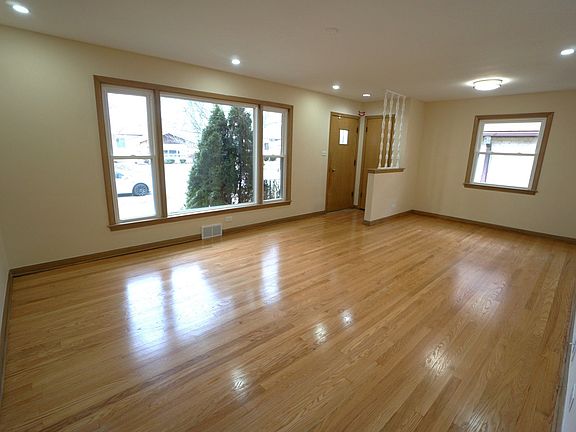 3rd image of 7816 Kostner Ave