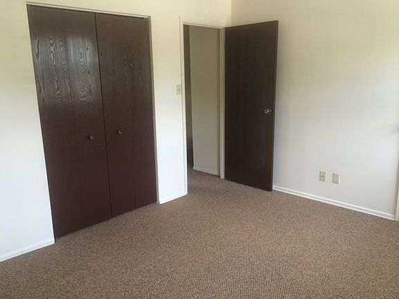 5th image of 156 Lexington Dr