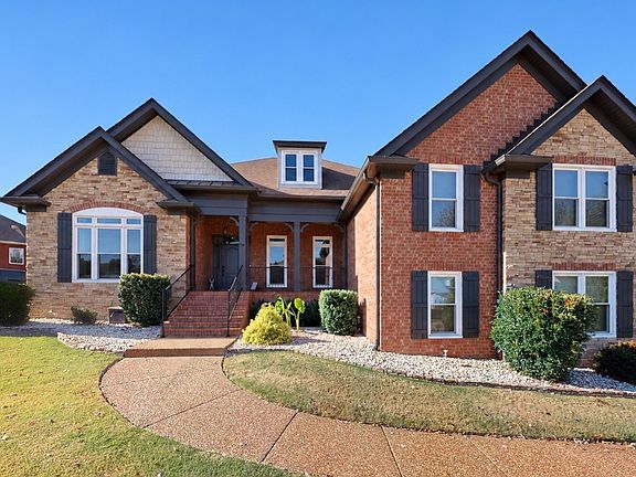 2nd image of 601 Ridgecrest Ln