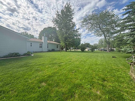 5th image of 446 Arbor Dr