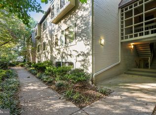 2210 Springwood Dr APT T8, Reston, VA 20191