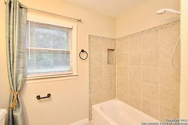 209 Lyman Dr — Photo 17
