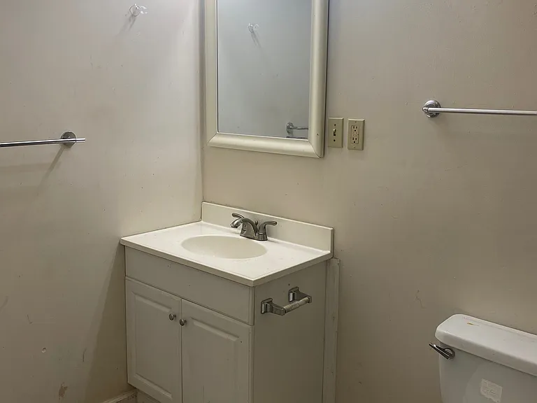 1224 N High St — Photo 10