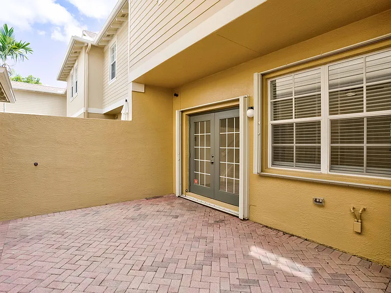 158 W Thatch Palm Cir — Photo 15