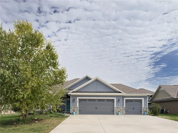507 SW Russell St, Oak Grove, MO 64075