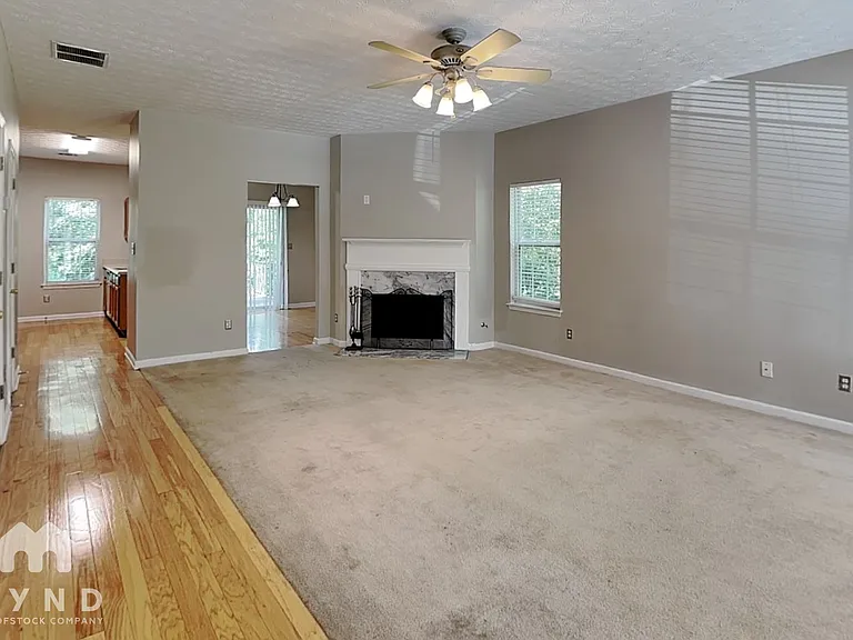942 Tree Creek Pkwy — Photo 3