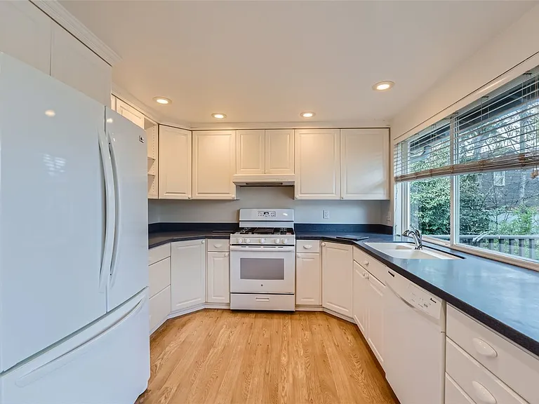 17308 NE 13th Pl — Photo 8