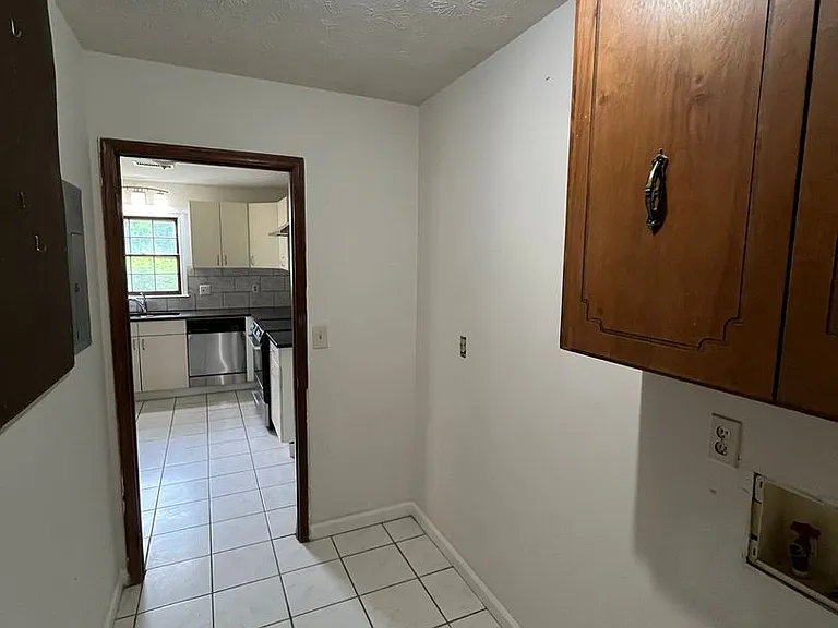 3911 Curry St — Photo 8