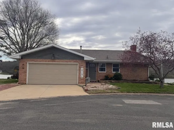 1528 W Shore Dr, Pekin, IL 61554