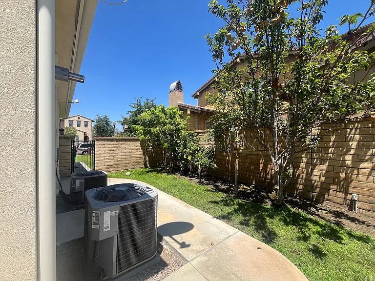 1134 Las Colinas Way — Photo 23