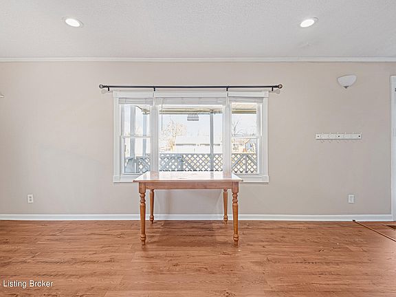 4th image of 221 Bonnie Ln