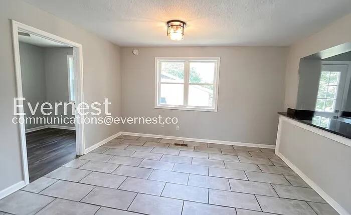 3217 Plaza Cir — Photo 7