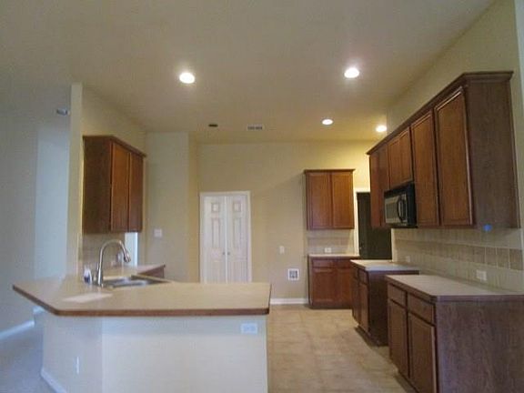 4th image of 808 Duck Pond Dr