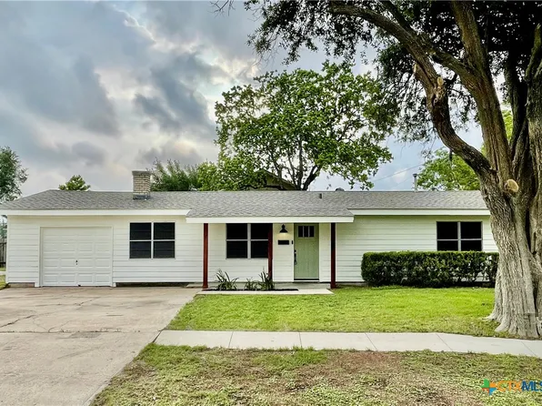 3506 N Vine St, Victoria, TX 77901