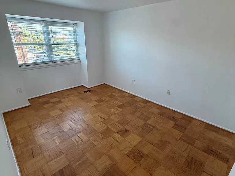 2324 Sun Valley Cir #J — Photo 13