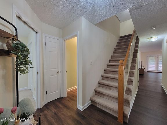 3rd image of 237 Camelot Ct