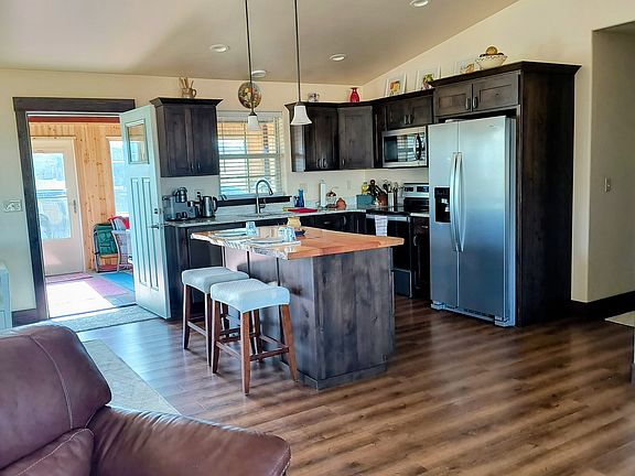 3rd image of 108 Yucca Ln