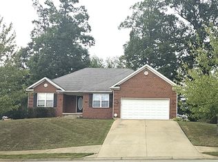 305 Vineland Place Dr, Vine Grove, KY 40175