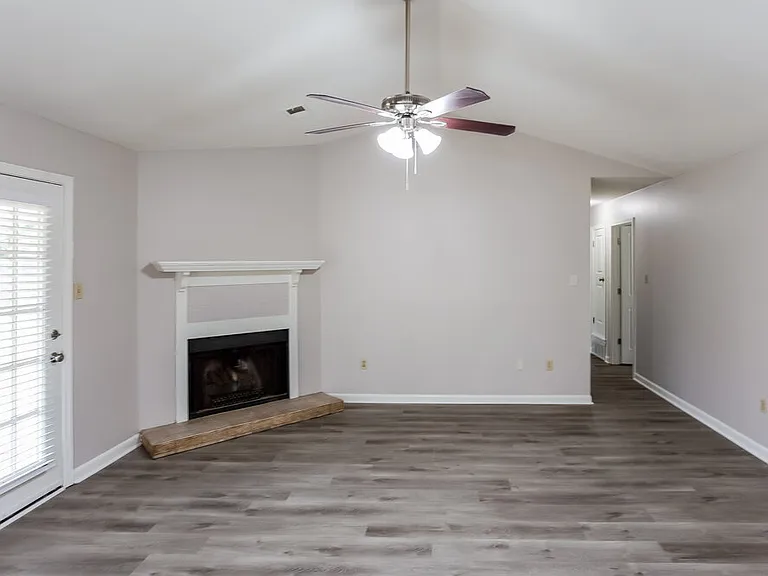7327 Mallard Creek Dr — Photo 4