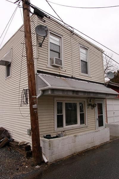 2nd image of 638 4th St