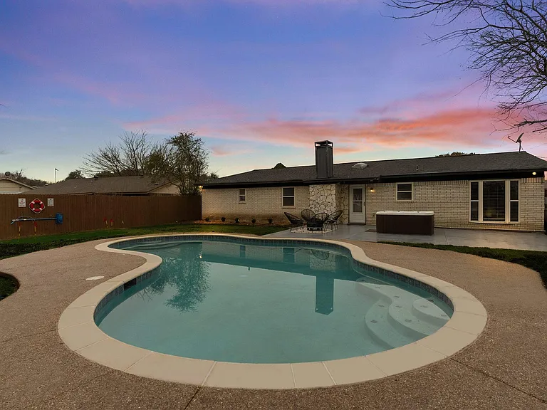 6048 Holiday Ln — Photo 1