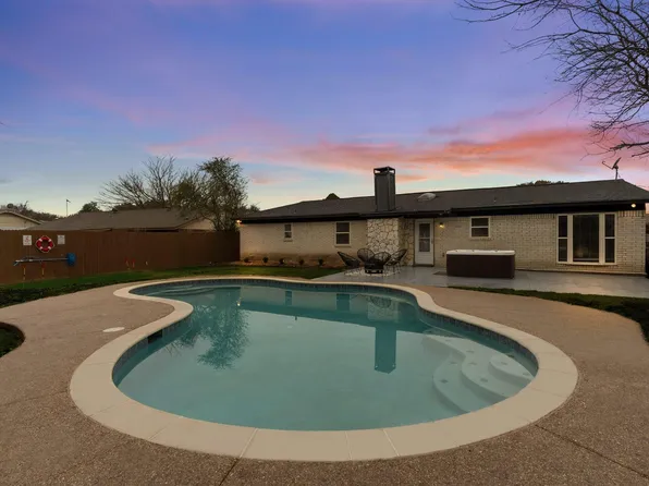 6048 Holiday Ln, North Richland Hills, TX 76180